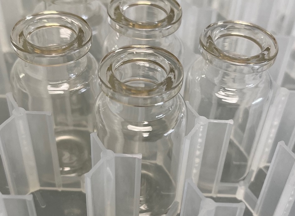 Nested open ISO 10R sterile vials